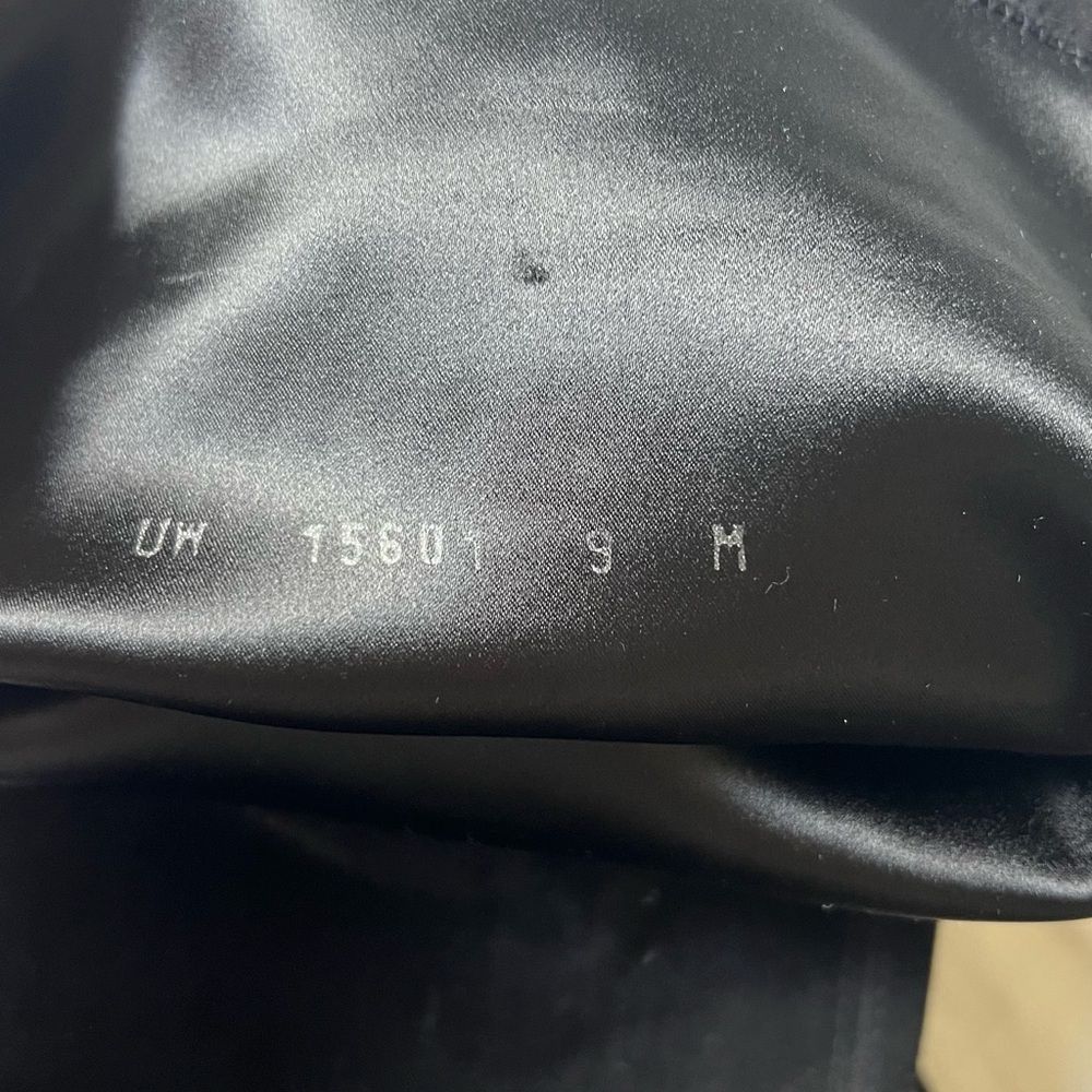 Absolutely Gorgeous, Extremely Comfortable Long B… - image 6